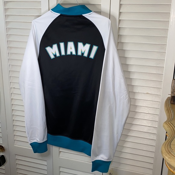 Women’s Miami Super Bowl LIV Jacket…🏈 - Picture 2 of 16